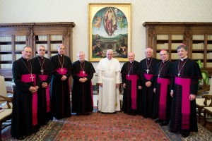 Papa Francesco e gli otto vescovi umbri