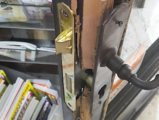 Furto al giornalaio della stazione di Santa Maria, rubano soldi e biglietti treno