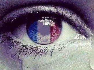 Travicelli, Bandiere a mezz'asta comune di Assisi per attentanti Parigi e bandiera francese vicina alla nostra