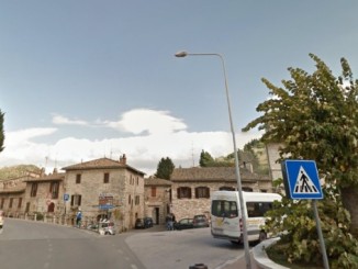 La donna di Assisi caduta dalla finestra è morta