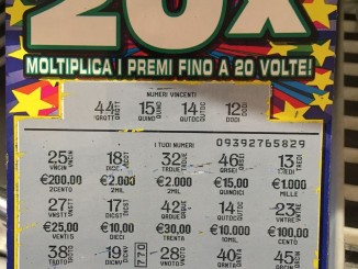Gioca cinque euro e ne vince diecimila con il gratta e vinci