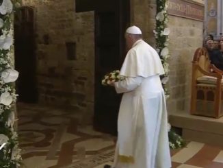 Visita Papa Francesco ad Assisi, Pontefice è arrivato in Basilica
