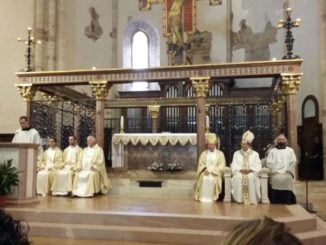 Assisi, in tanti per rendere omaggio a Santa Chiara