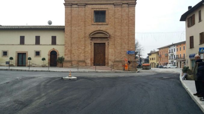Rotatoria Petrignano Assisi sanpietrini via per sicurezza presto la balaustra