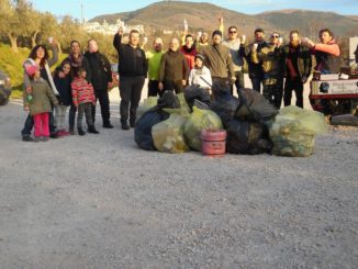 Movimento dello Sconforto augura buon anno, pulita mattonata e piazzale Liceo