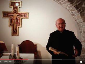 Monsignor Sorrentino, brevi video online per comunicare con la comunità