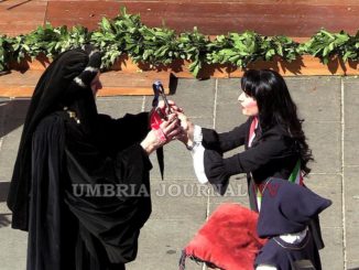 Calendimaggio Assisi, sindaco ha consegnato le Chiavi al Maestro de Campo