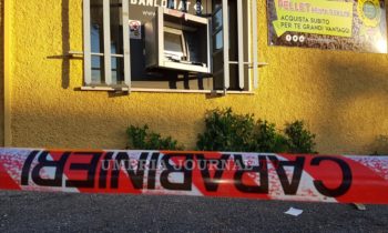 Fanno esplodere un bancomat a Tordandrea, ladri fuggono con bottino