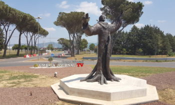Il gran giorno è arrivato, si inaugura la statua di San Francesco all'aeroporto