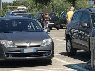 Extracomunitario minaccia un commerciante a Santa Maria degli Angeli