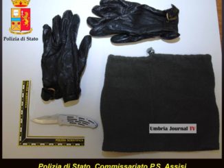 Coltello passamontagna e guanti Polizia denuncia assisano