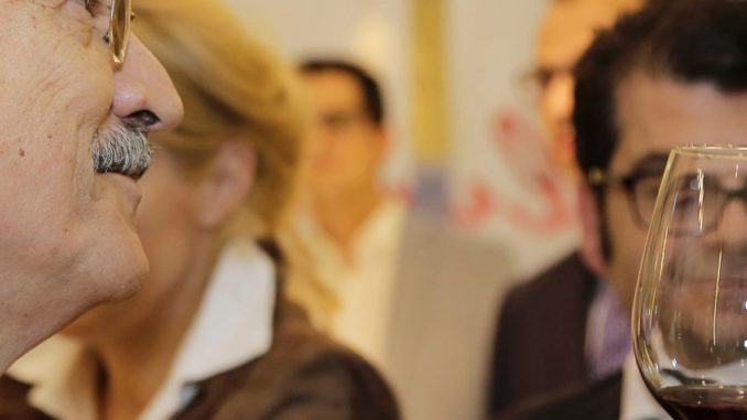 Massimo D'Alema presenta i suoi vini ad Assisi, alla Locanda del Cardinale