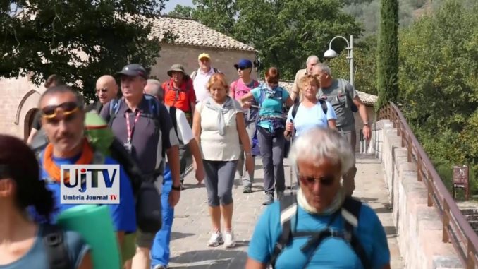 Pellegrini e giornalisti in 300 sul Sentiero di Francesco ad Assisi Gubbio