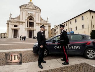 Denunciate due ladre, rubati capi abbigliamento per bambini