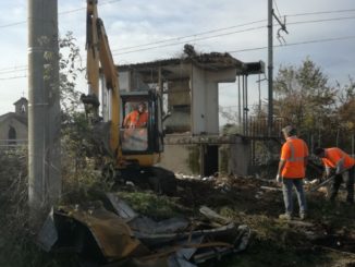 Bastianini mantiene le promesse, rimosso vecchio casello ferroviario a Rivotorto di Assisi