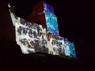 Natale Assisi, la Rocca Maggiore illuminata con tanti bei colori
