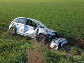 Incidente a Petrignano d'Assisi, auto finisce in un fosso, donna lievemente ferita