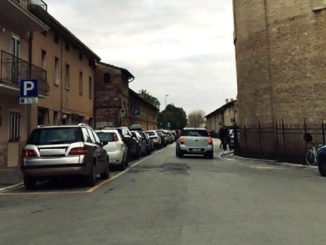 Parcheggiatore abusivo orina in via Protomartiri Francescani a Santa Maria