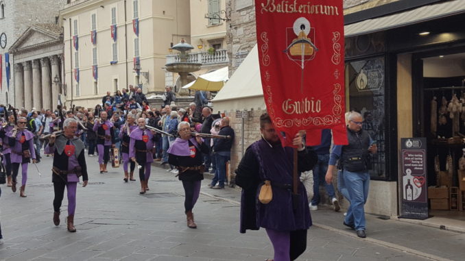 Calendimaggio Assisi 2018, ecco la competizione dei Balestrieri di Assisi, Gubbio e Sansepolcro
