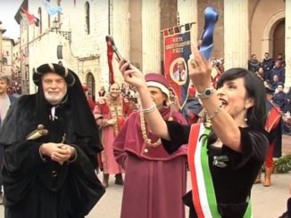 Calendimaggio Assisi 2018, consegnate le Chiavi al Maestro de Campo