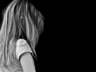 Violenta la figlia di 12 anni, padre nega ogni accusa, mai toccata