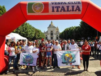 Assisi invasa da oltre 700 Vespisti, inizio strepitoso per il primo Raduno Vespistico del Vespa Club Assisi
