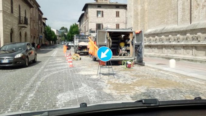 Riparata perdita d’acqua in via Patrono d’Italia a Santa Maria degli Angeli