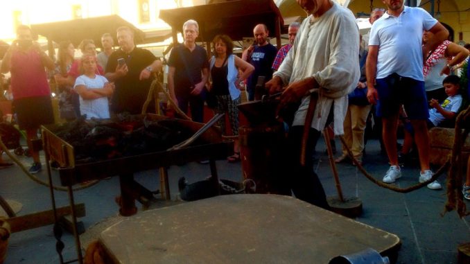 Palio di San Rufino, con il mercatino medievale si entra nel vivo della Festa
