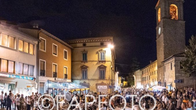 Notte Arancio, Petrignano si è tinta di arancione, ma la festa continua