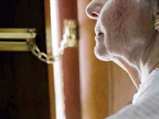 Falsi addetti di luce e acqua truffano anziana e le rubano l'oro che indossava