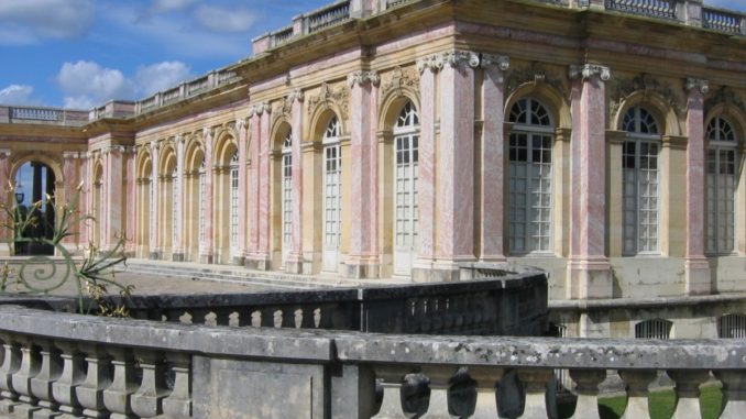 Travicelli, siamo alle solite, Versailles è lontana, ma la California no