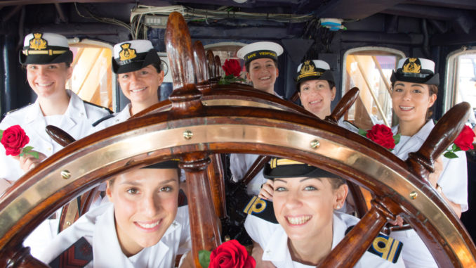 Donne della Marina Militare a bordo della Nave Amerigo Vespucci