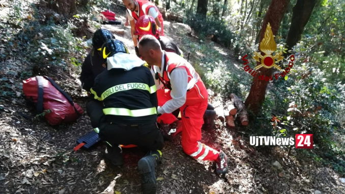Scivola e cade all'Eremo delle Carceri, ferita, recuperata dai Vigili del fuoco