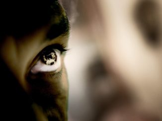 Ginevra, a signore schifate in difesa dei neri d'Africa depredati dai bianchi