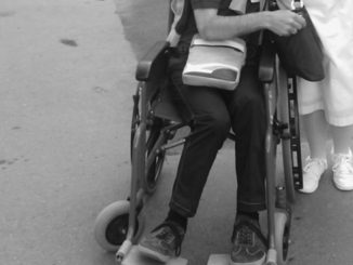 Disabile, appello accorato a sindaco e vice, sistemate le strade per piacere