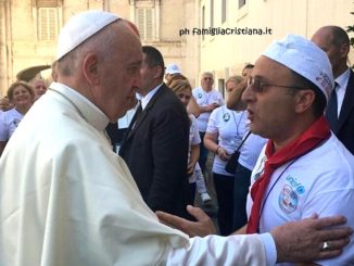 Assisi, il pizzaiolo del Papa offre la pizza ai pellegrini per festa Patrono d'Italia