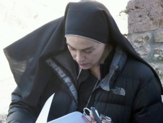 Lux Vide Sindaco Proietti ringrazia la troupe de "Che Dio Ci Aiuti"