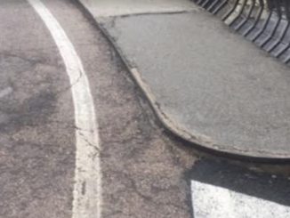 Segnalazione pericolo marciapiede viale Guglielmo Marconi ad Assisi