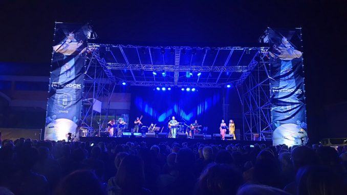 Neri Marcorè 1 Neri Neri Marcorè conquista il pubblico del Riverock Festival cantando Fabrizio De Andrè