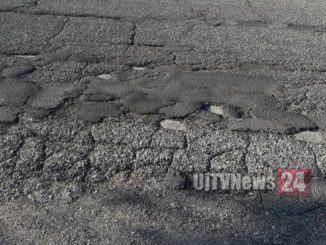 Strada da Palazzo ad Assisi, un cittadino: «E' una vergogna, veramente vergogn