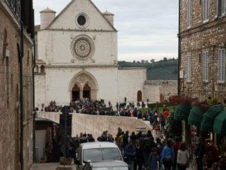 Assisani ai domiciliari per tre giorni, vietato uscire tutti sequestrati