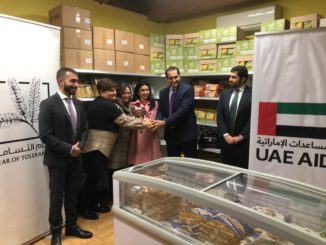Ambasciatore Emirati Arabi Uniti visita emporio solidale e fa donazione