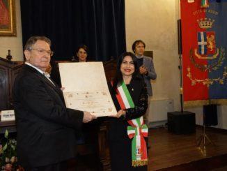 Assegnato lo stemma d’oro all’imprenditore Arnaldo Manini