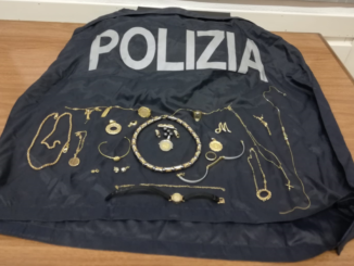 Polizia invita cittadini a visionare i monili in oro che sono in Commissariato