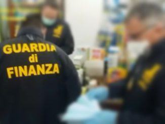 Vendeva mascherine a prezzi esagerati, arriva la Guardia di finanza