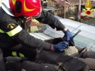 Cade fulmine su una casa, a fuoco parte della cucina a Capodacqua di Assisi