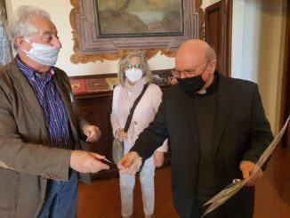 Assisi medicina dona 2.000 euro alla Caritas diocesana