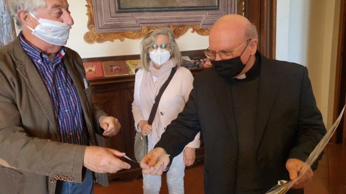 Assisi medicina dona 2.000 euro alla Caritas diocesana