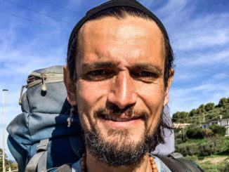 Per promuovere l'accoglienza, Lotumolo va da Lucano, Assisi Riace a piedi