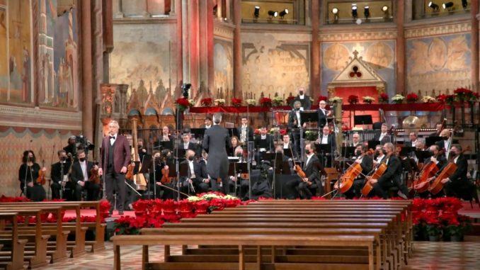 Bocelli concerto Natale Assisi, lampada pace ad Antonio Guterres Onu